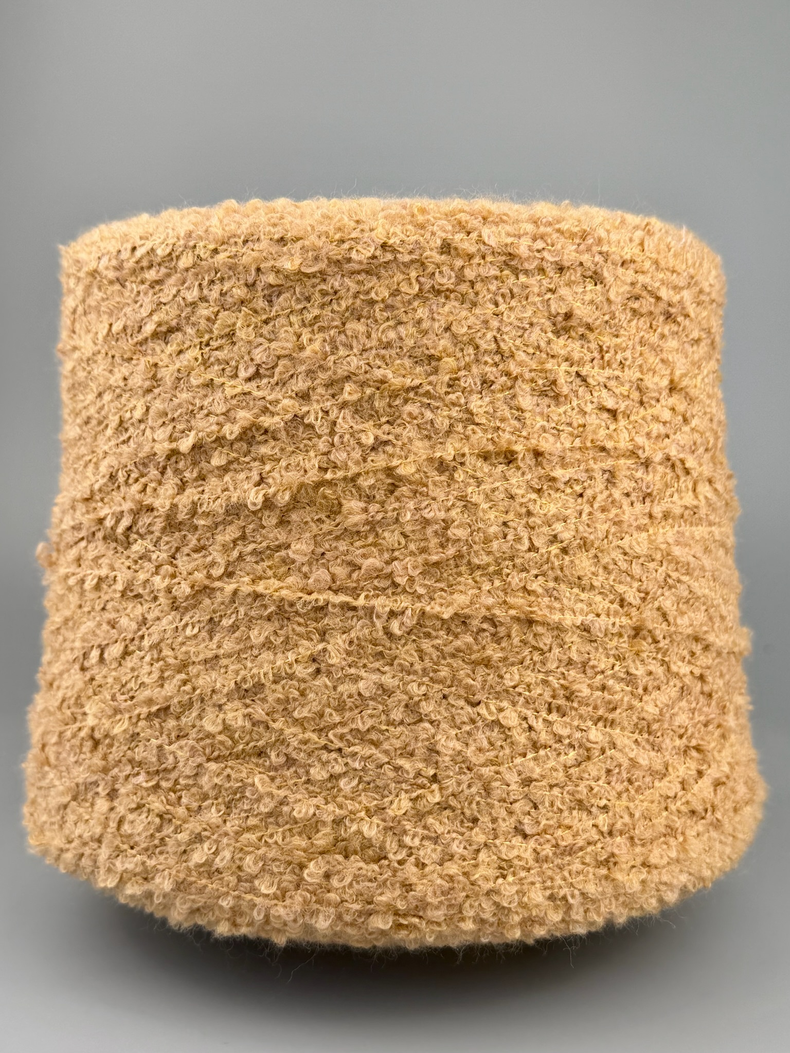 G&G Filati Bouclé 310m/100 g – Merinowolle & Seide Col. Camel foto 2